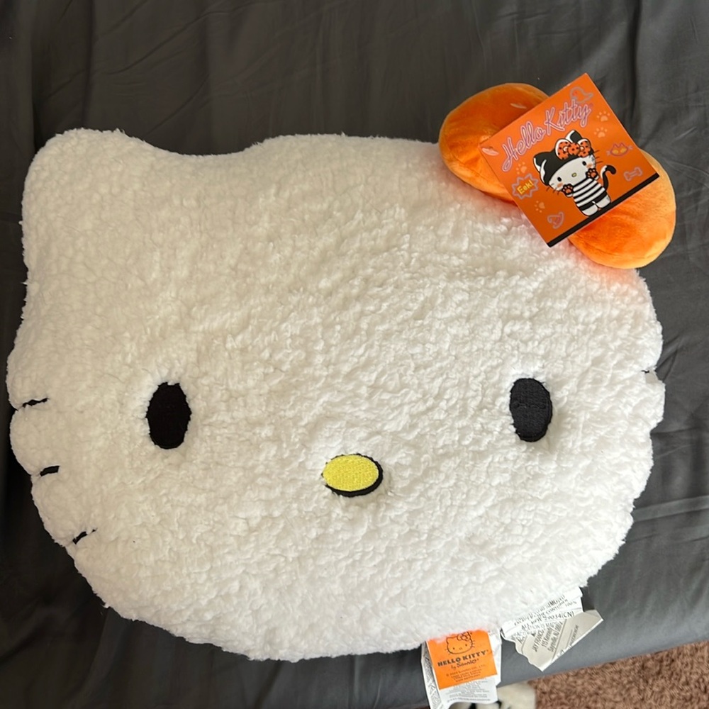 Fluffy hello kitty pillow